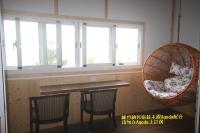 a bar with two chairs and a basket hanging from a window at Cingjing Vienna Pleasance Cottage in Ren&#39;ai