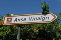 a street sign for aasse viviennekt at Villa Anse Vinaigri - Plage à pieds in Le Gosier