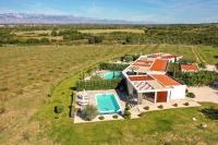 Bazén v ubytovaní Villas Terraneo alebo v jeho blízkosti