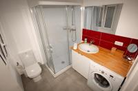 Łazienka w obiekcie LA MARINA amplio apartamento en pleno centro de Hondarribia