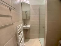 Plan piętra w obiekcie Appartement rue Jean Riouffe à Cannes