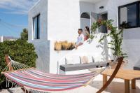 Balkón alebo terasa v ubytovaní Yalos Mykonos 4 Bedroom Luxury house 5 minute from Ornos Beach w sea & Sunset view