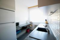 Kuchyňa alebo kuchynka v ubytovaní Mountain View 1-Bedroom Apartment-Top 1
