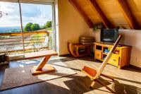 Televízia a/alebo spoločenská miestnosť v ubytovaní Appartement charmant à Saint-Côme-d'Olt - 80 m² avec balconc