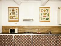 A kitchen or kitchenette at Appartamento con Piscina e Giardino a Siena