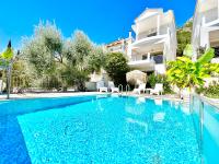 Bazén v ubytovaní Luxury Villa San George with private pool by DadoVillas alebo v jeho blízkosti
