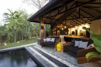 Bazén v ubytování Tolani Southgate Villa Chiang Mai nebo v jeho okolí