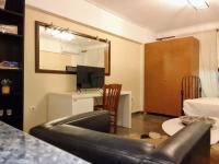 Televízia a/alebo spoločenská miestnosť v ubytovaní Central Athens Pad