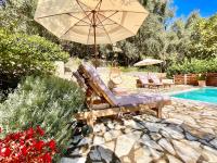 Bazén v ubytování Villa Eva Agni with private pool by DadoVillas nebo v jeho okolí