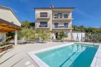 Bazén v ubytovaní Pool And Garden Apartment Happy Sound - Happy Rentals alebo v jeho blízkosti