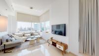 TV a/nebo společenská místnost v ubytování BR Luxe 1 BDR Apartment w/ Balcony & Sea Views