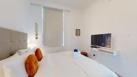 Postel nebo postele na pokoji v ubytování BR Luxe 1 BDR Apartment w/ Balcony & Sea Views