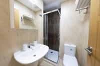 Kúpeľňa v ubytovaní Apartamento Lura de Fisterra Playa de Langosteira en Finisterre con vistas al mar