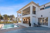 Bazén v ubytovaní Villa Carolus-Luxurious Dalmatia Villa alebo v jeho blízkosti