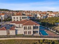 Bazén v ubytovaní Villa Carolus-Luxurious Dalmatia Villa alebo v jeho blízkosti