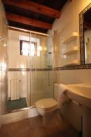 A bathroom at Complejo la Regalina