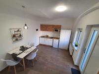 Kuchyň nebo kuchyňský kout v ubytování Apartmány ČERNÝ KOHOUT