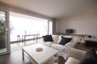 TV a/nebo společenská místnost v ubytování Cozy Studio with fantastic Sea View