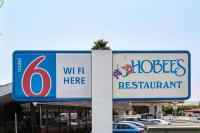 サニーベールにあるモーテル 6 サニーベール サウスの鰹厩と海老の店