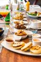 ホテルの敷地内または近くでの食事または食べ物