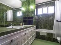 A bathroom at Villa Azahara