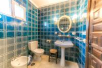 A bathroom at Villa Azahara