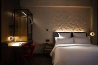 A bed or beds in a room at Letoh Letoh Gran Vía