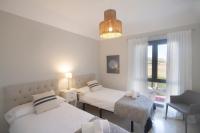Postel nebo postele na pokoji v ubytování Sotogrande Alboaire- Waterfront luxury 4 bedroom Apt in the Marina of Sotogrande