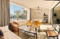 Posezení v ubytování Sotogrande Alboaire- Waterfront luxury 4 bedroom Apt in the Marina of Sotogrande