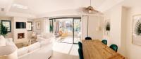 Posezení v ubytování Sotogrande Alboaire- Waterfront luxury 4 bedroom Apt in the Marina of Sotogrande