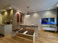 TV a/nebo společenská místnost v ubytování Luxury Apartments In Top City Center Varna 2