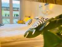 A bed or beds in a room at Peony Holló Apartment - Free Garage under the house