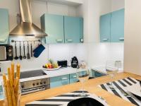 A kitchen or kitchenette at Peony Holló Apartment - Free Garage under the house