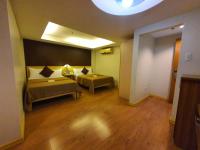 Festive Hotel Makatiにあるベッド