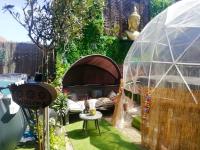 Ogród w obiekcie Maison de charme à Wangen avec piscine privée et jardin