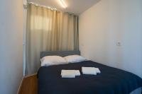 A bed or beds in a room at Sundeck botel - party boat