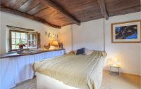 A bed or beds in a room at Gorgeous Home In Artò