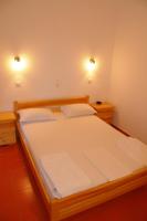 Łóżko lub łóżka w pokoju w obiekcie Chalikias Rooms