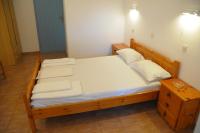 Łóżko lub łóżka w pokoju w obiekcie Chalikias Rooms