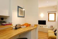 Televízia a/alebo spoločenská miestnosť v ubytovaní Siena UpTown - Sabrina's Cozy Apartment