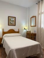 Posteľ alebo postele v izbe v ubytovaní Hotel Meson Fuente del Pino