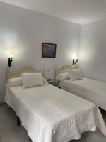 Posteľ alebo postele v izbe v ubytovaní Hotel Meson Fuente del Pino