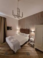 A bed or beds in a room at Real Giardinetto a Toledo