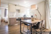 a kitchen with a table and chairs in a room at Residentie Californië in De Koog