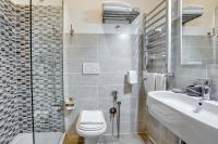 A bathroom at Rhome Guest House