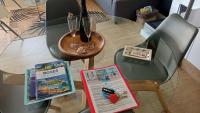 Posezení v ubytování Superbe appartement avec solarium et piscine communautaire