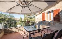 Balkón alebo terasa v ubytovaní 3 Bedroom Amazing Home In Montalcino