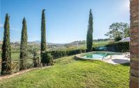 Bazén v ubytovaní 3 Bedroom Amazing Home In Montalcino alebo v jeho blízkosti