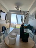 Posezení v ubytování 2 bedroom apartment with breathtaking view of the sea - sunset