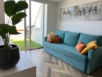 Posezení v ubytování 2 bedroom apartment with breathtaking view of the sea - sunset